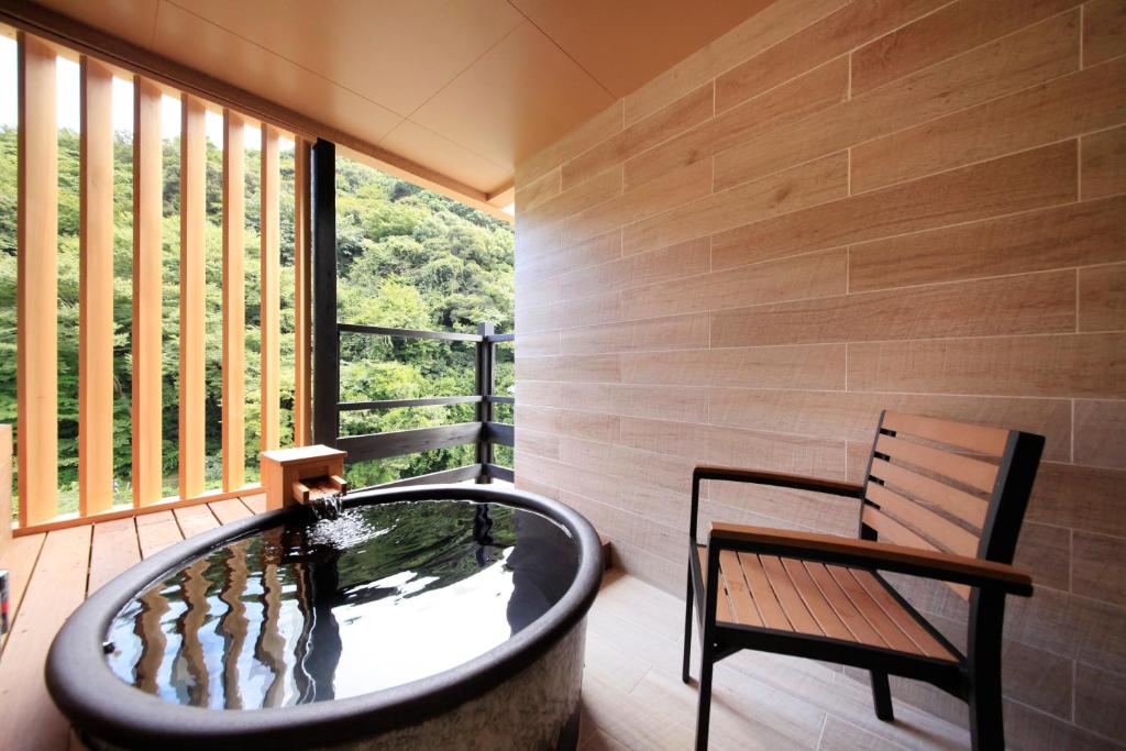 Hakone Suimeisou private hot spring with forest views