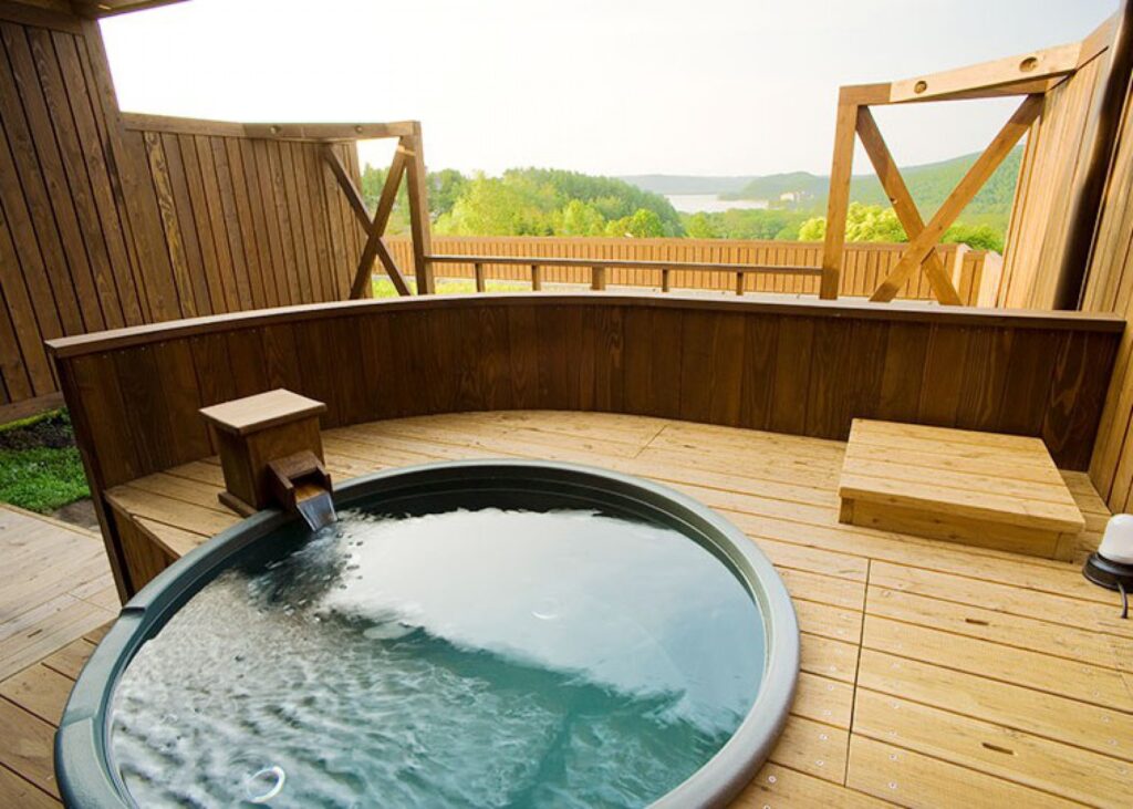 Lake Abashiri Tsuruga Resort outdoor onsen