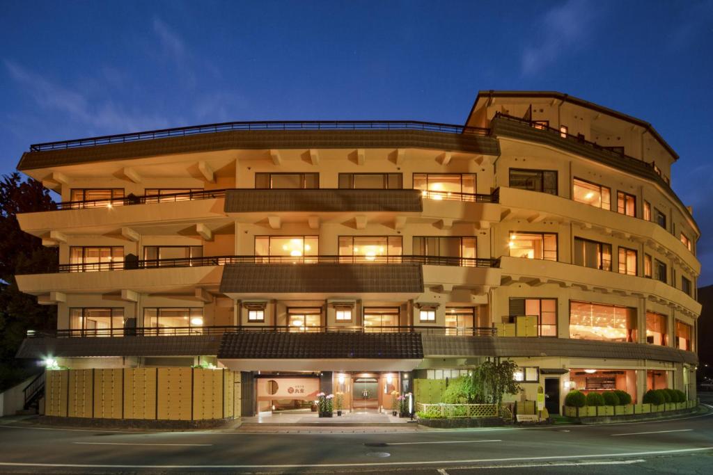 maruei main hotel entrance