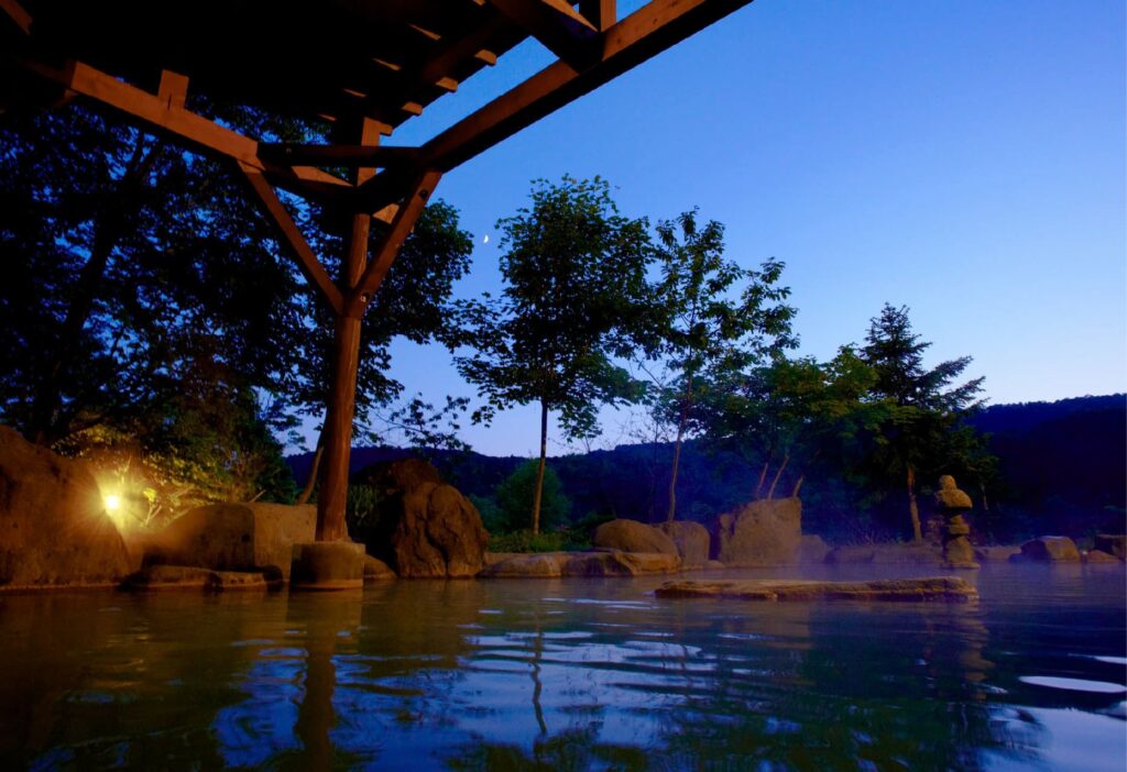 niseko grand outdoor onsen evening