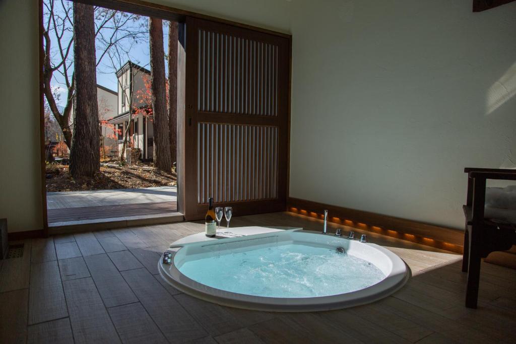 Glamping Villa Hanz Kawaguchiko private jacuzzi