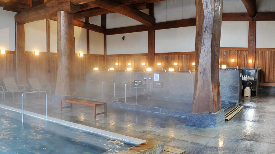 Highland Resort Hotel & Spa indoor onsen bath