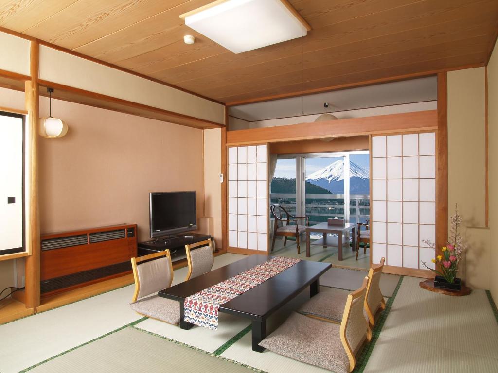 Kawaguchiko Hotel New Century tatami japanese room with mount fuji views