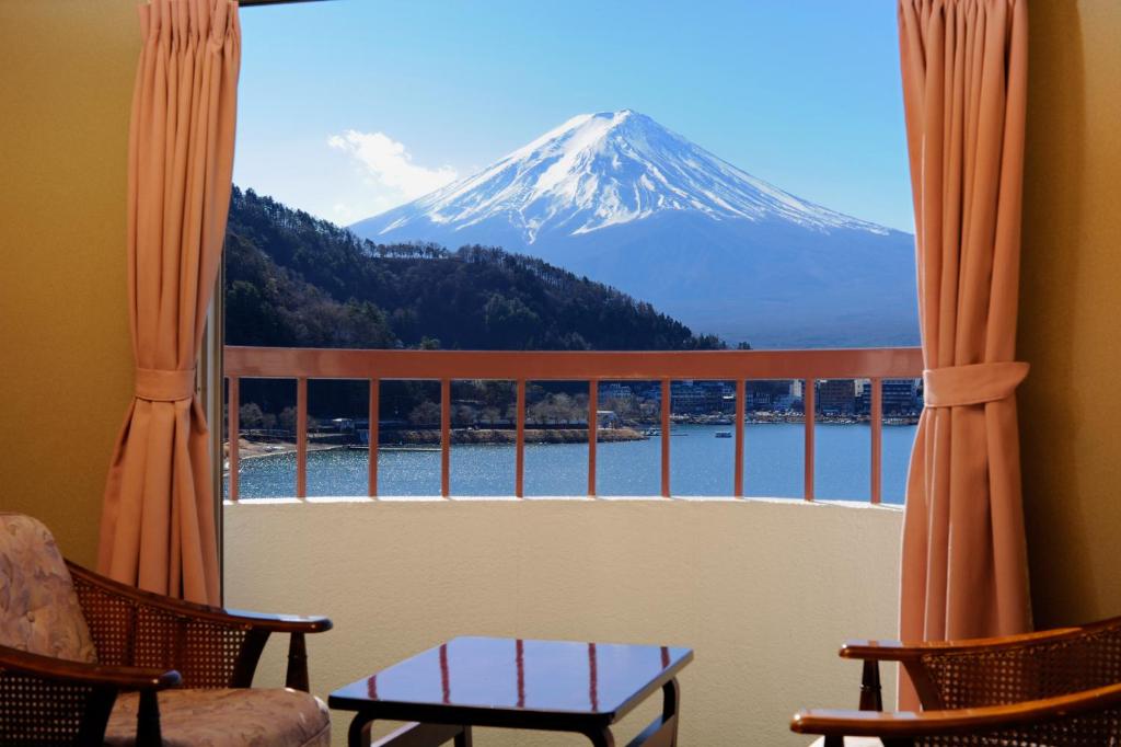 Kawaguchiko Hotel New Century views of Mount Fuji from room