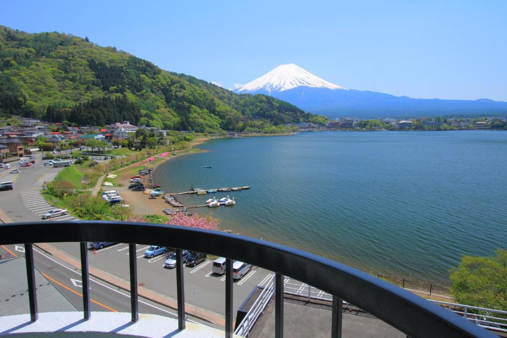 Kawaguchiko Hotel New Century views of fuji-san from the balcony