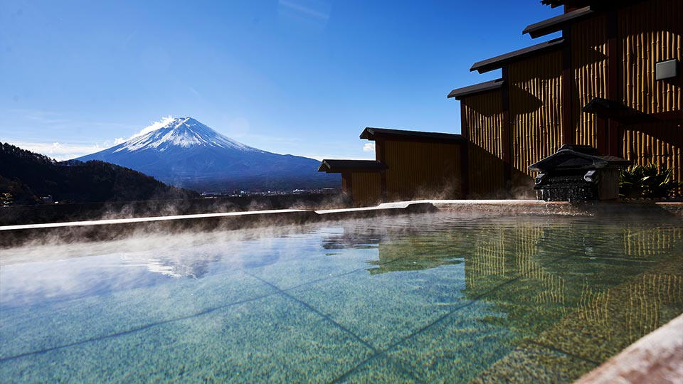 Koraku Onyado Fujiginkei Hotel hot spring baths with views of munt fuji