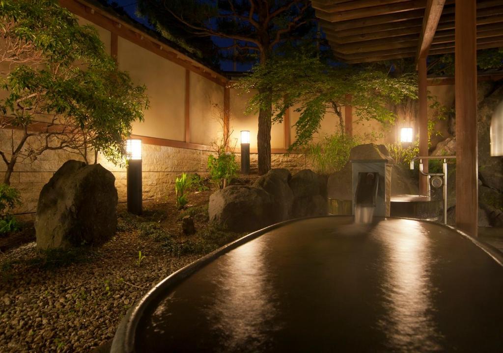 Ooike Hotel open air hot springs