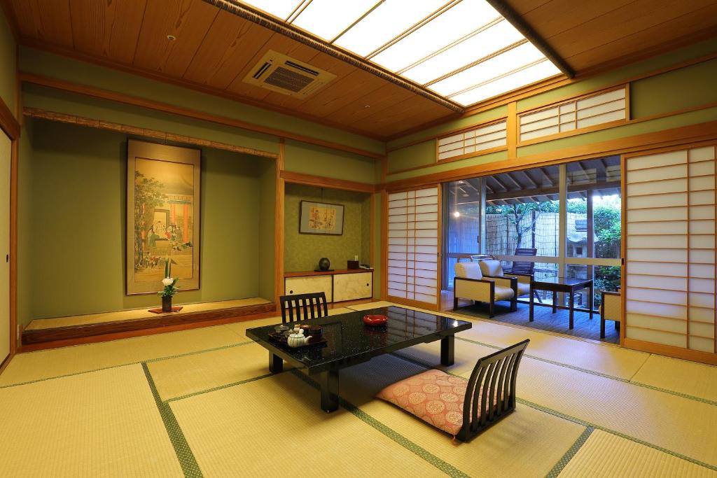 Arima Gyoen japanese style room