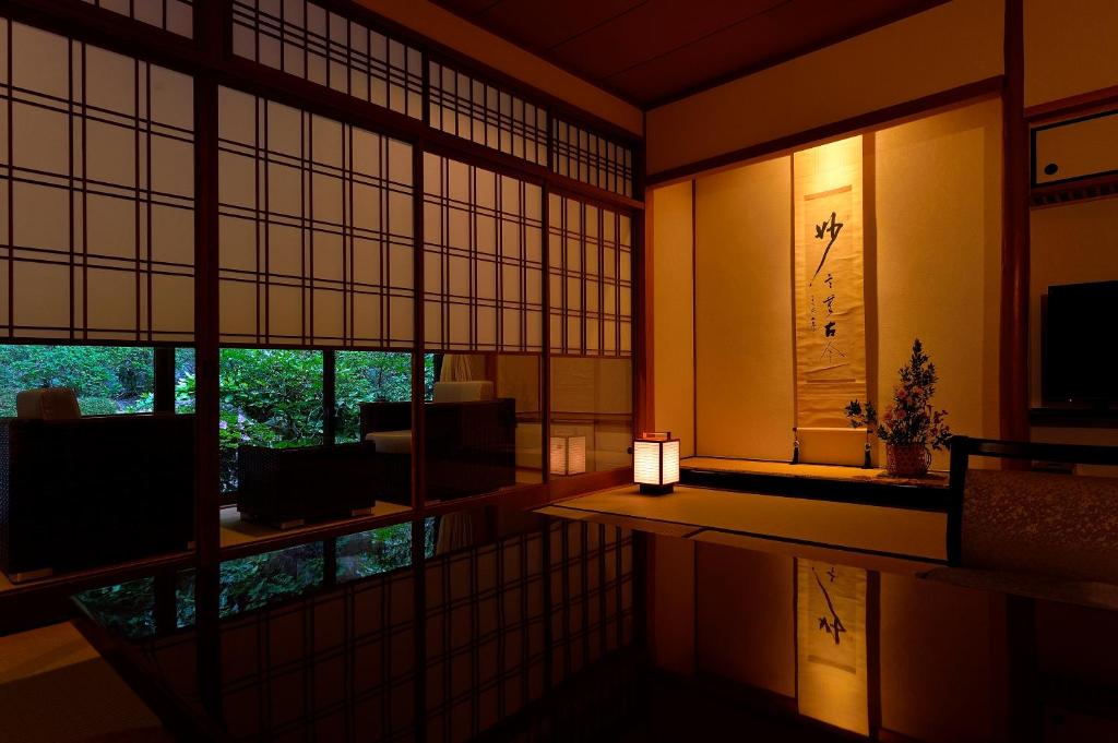 Arima Onsen Gekkoen Yugetsusanso traditional room with shoji