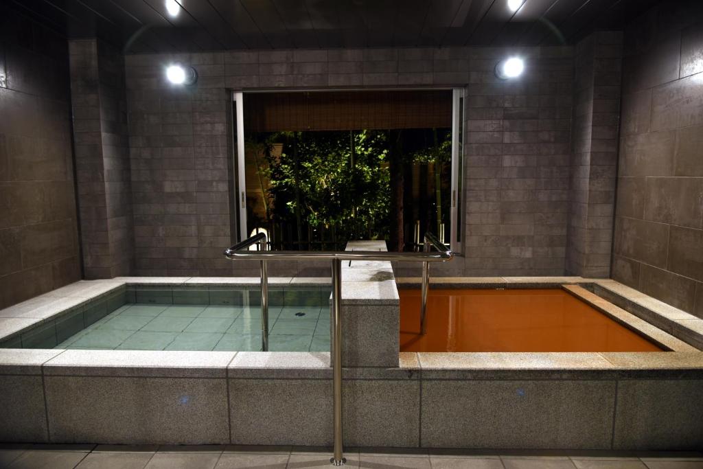 Arima Onsen Taketoritei Maruyama indoor gold and silver onsen