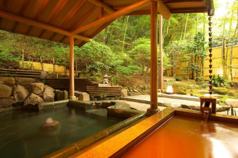 Arima Onsen Taketoritei Maruyama open air gold and silver onsen