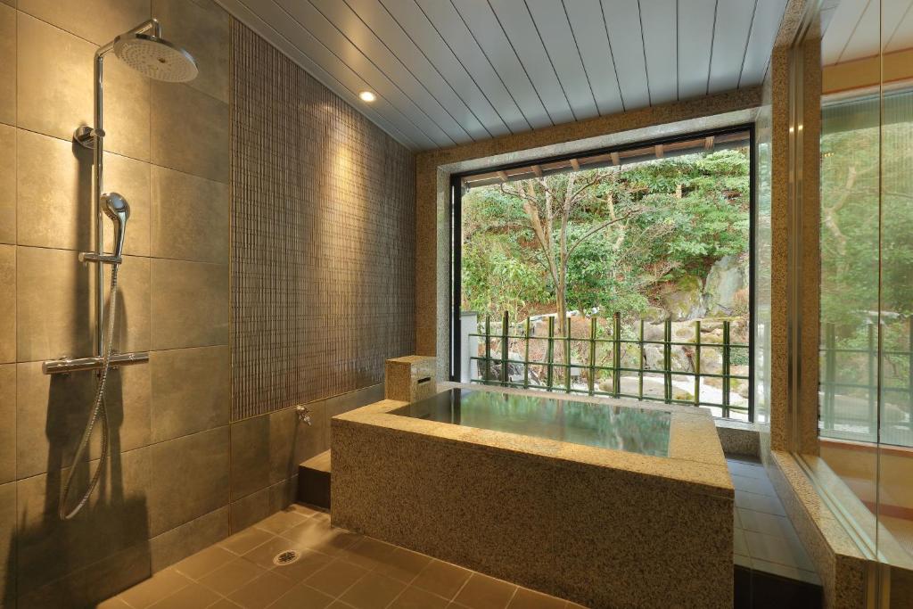 Arima Onsen Taketoritei Maruyama room with private onsen and forest views