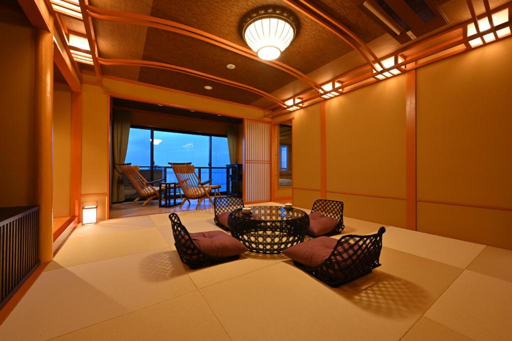 Biwako Hanakaido guest room with tatami