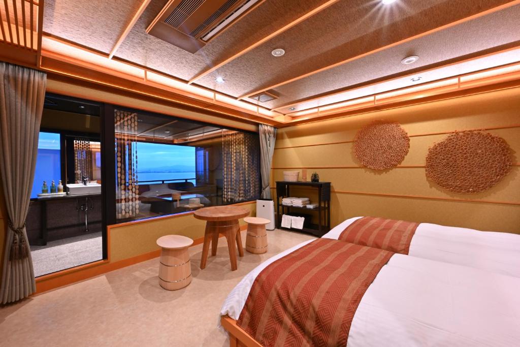 Biwako Hanakaido guest room with western style beds