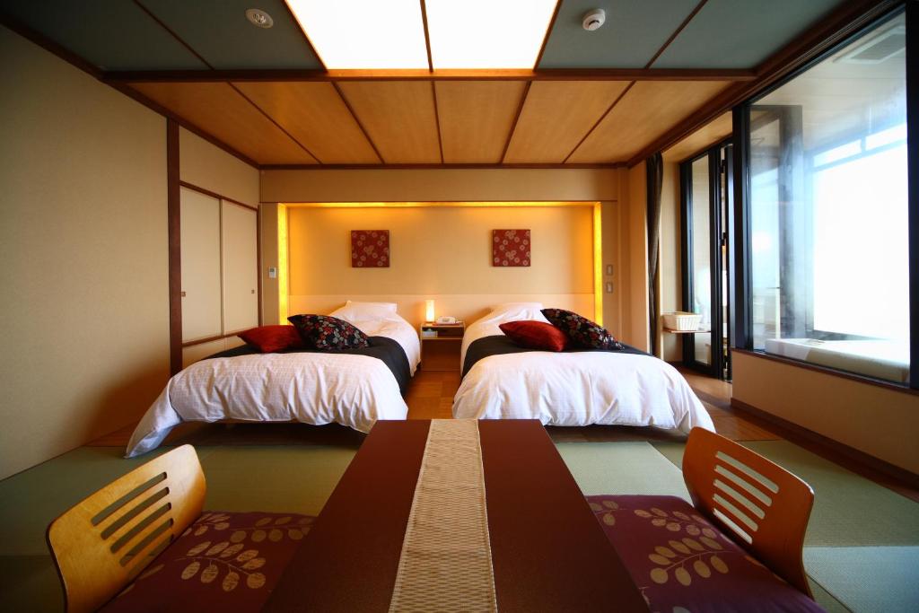 Biwako Ryokusuitei western style beds