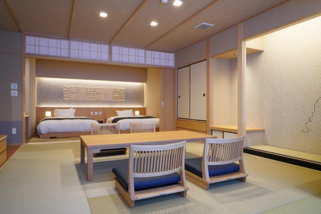 Dantoukan Kikunoya western style beds with tatami area