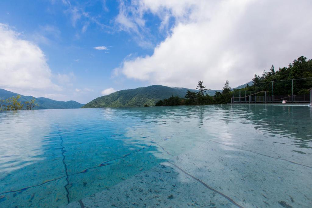 Hakone Kowakien Tenyu infinity onsen outdoors