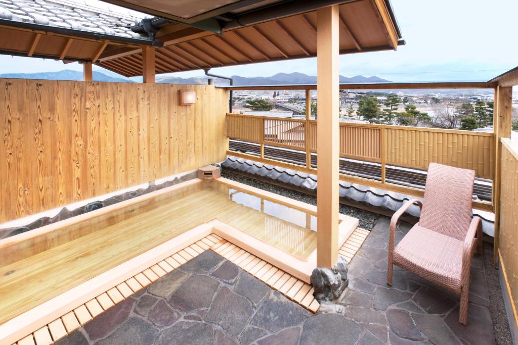 Hanaikada rooftop onsen with views