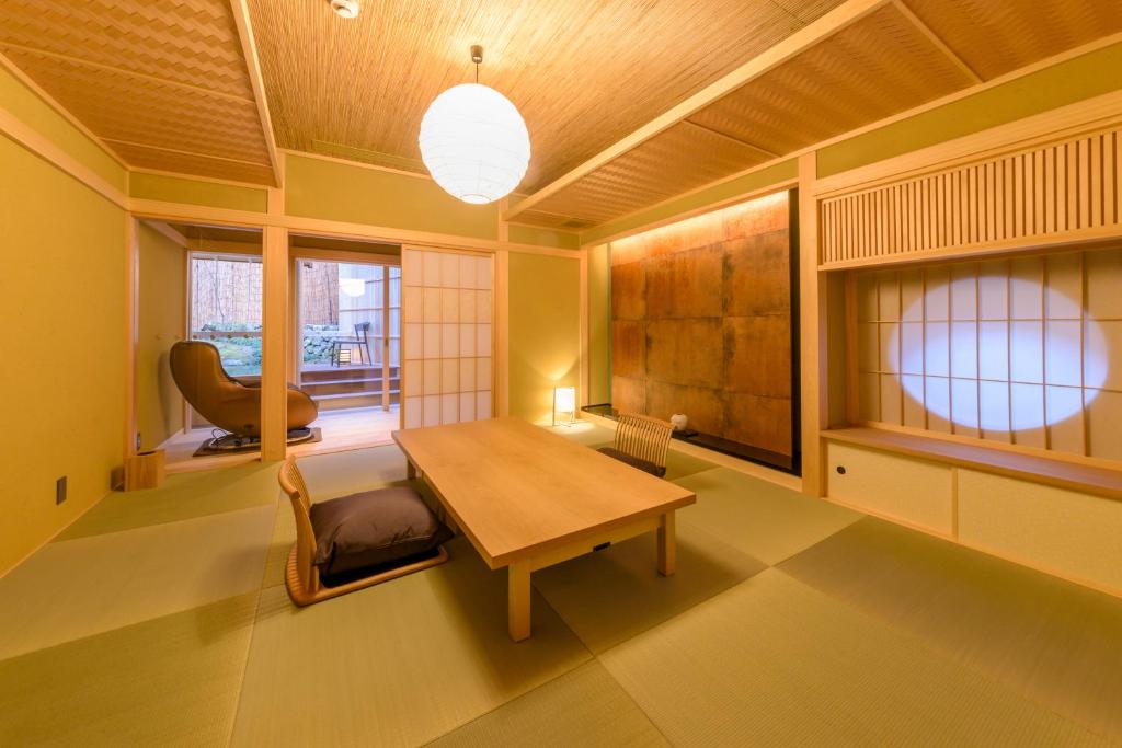 Hanaikada room with tatami floors