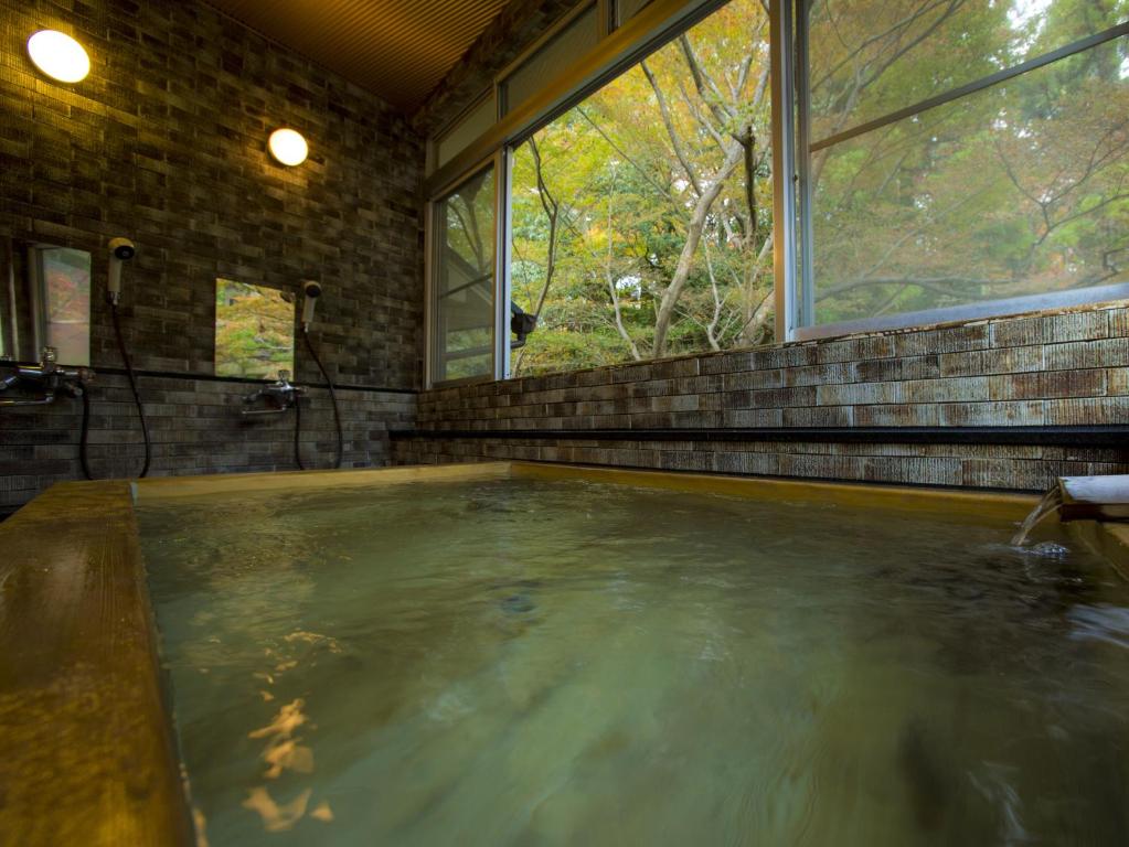 Hashinoya Bekkan Ransui indoor onsen