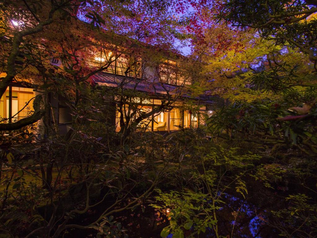 Hashinoya Bekkan Ransui overlooking the japanese forest