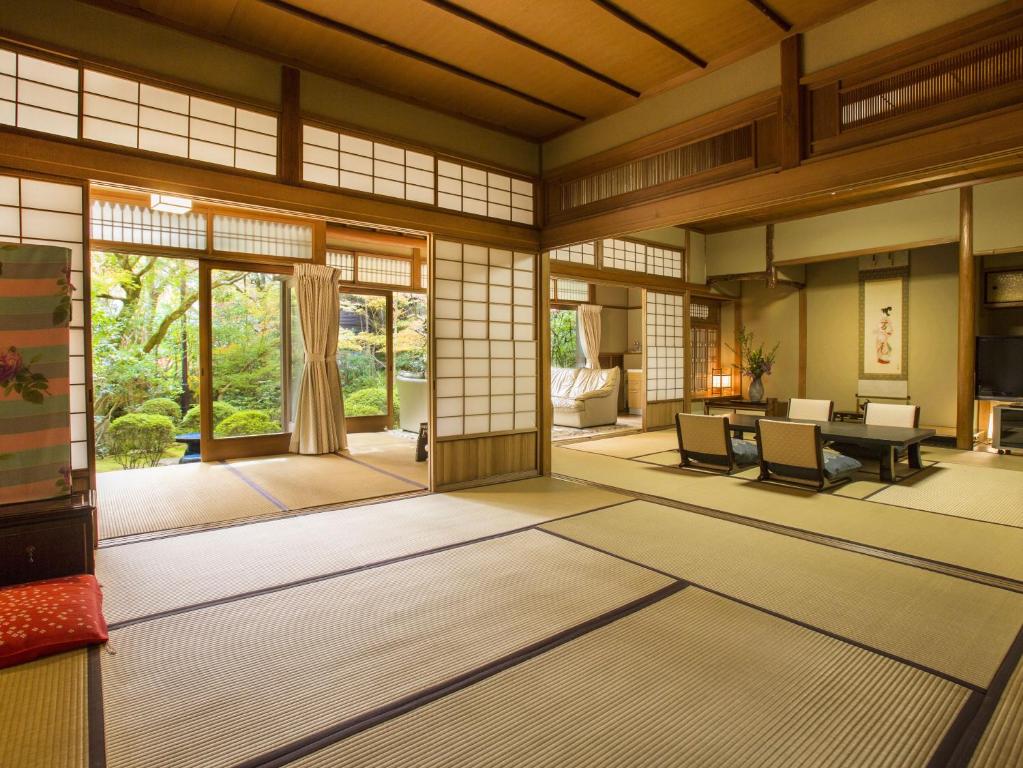 Hashinoya Bekkan Ransui spacious tatami room