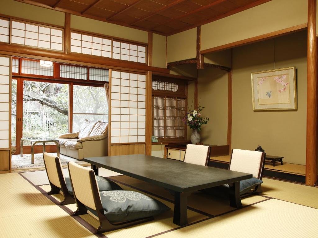 Hashinoya Bekkan Ransui tatami seating area