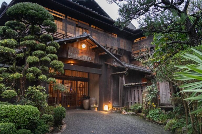 Hotel Hanakoyado main entrance