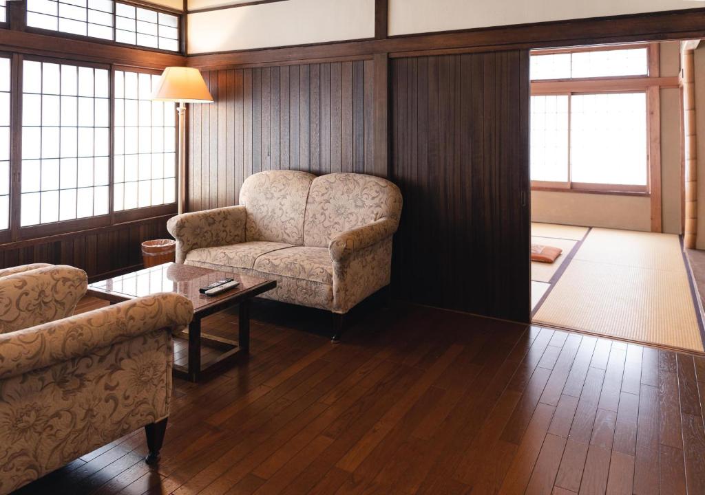 Hotel Hanakoyado room with tatami area