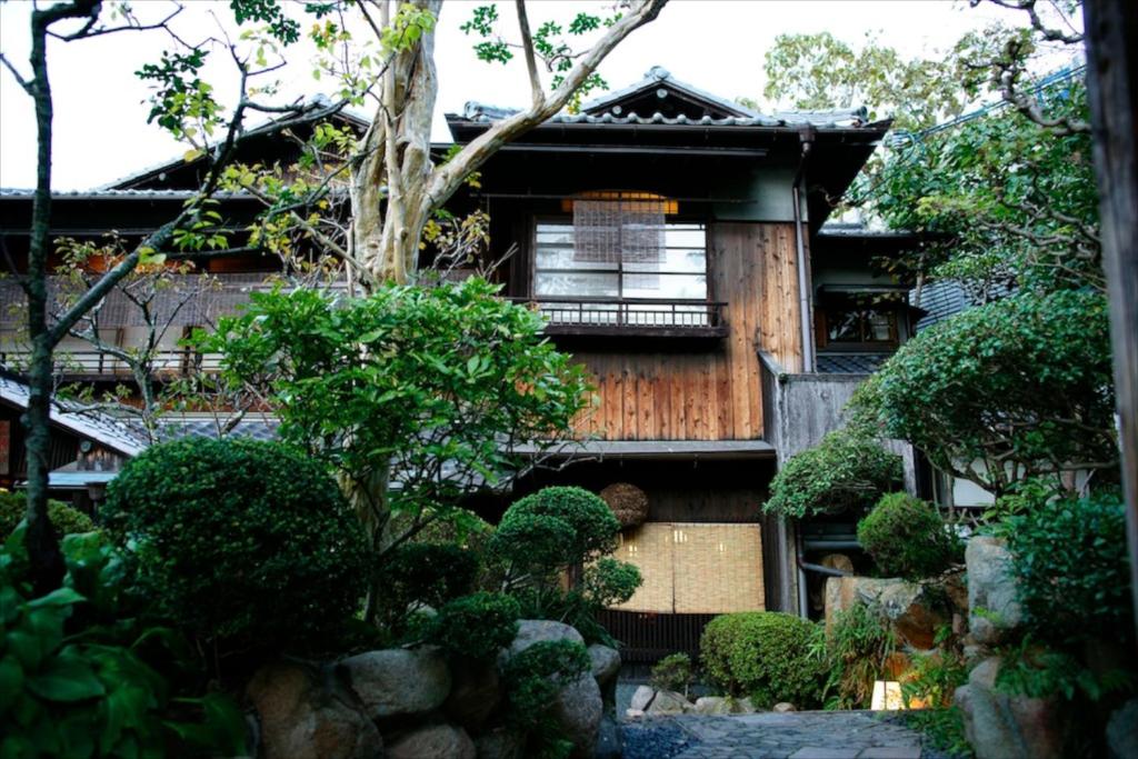 Hotel Hanakoyado stunning old building