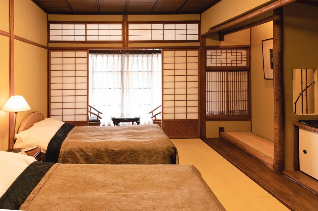 Hotel Hanakoyado western style beds