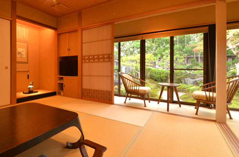 Japanese Ryokan Seryo tatami traditional room with garden view