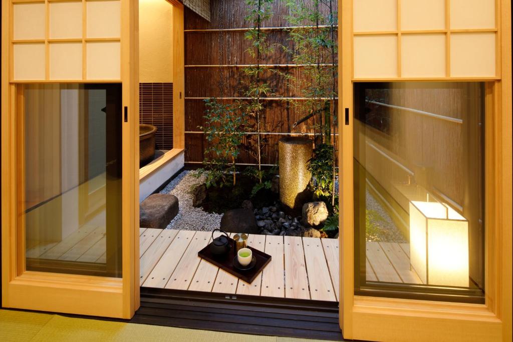 Kyō no Yado Gekkōan open air bath and interior garden