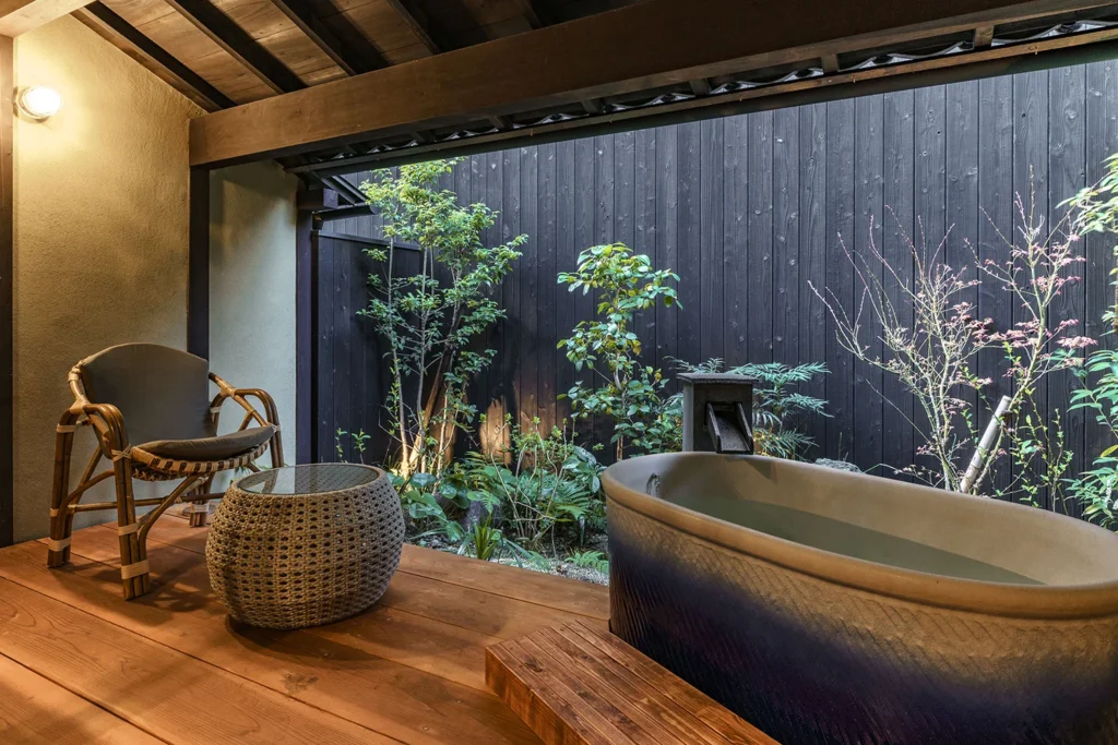 Kyoto Machiya Fukune open air bath with small garden