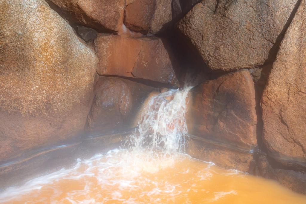 Motoyu Kosenkaku free flowing kinsen onsen