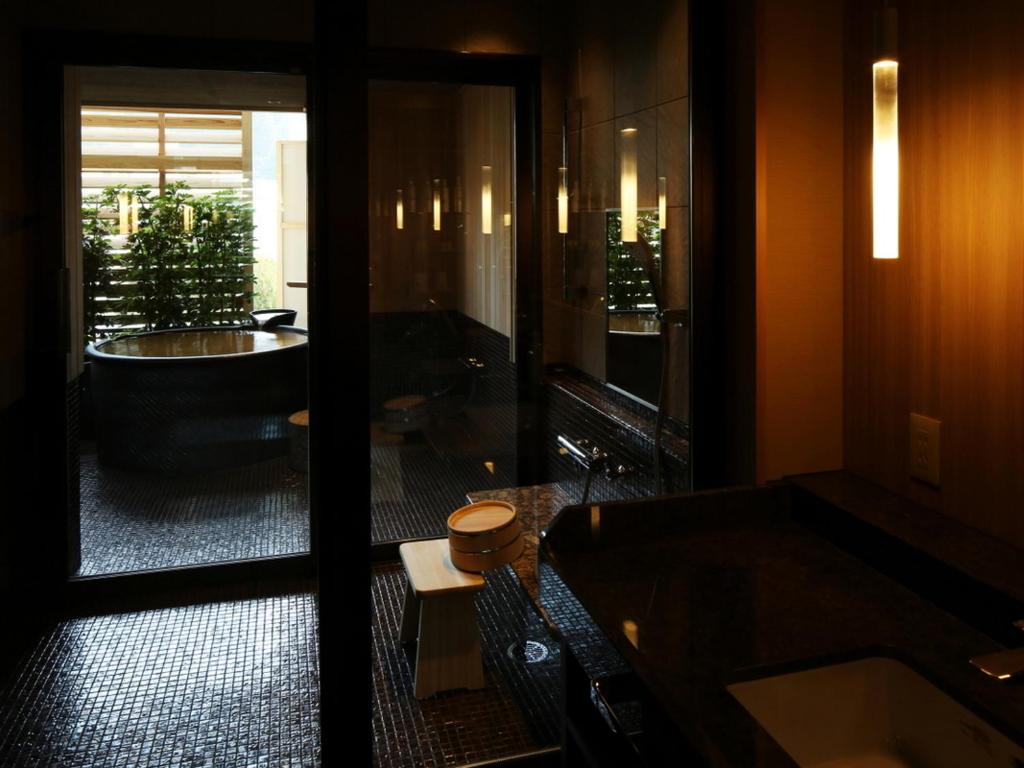 Nakanobo Zuien private open air onsen in room