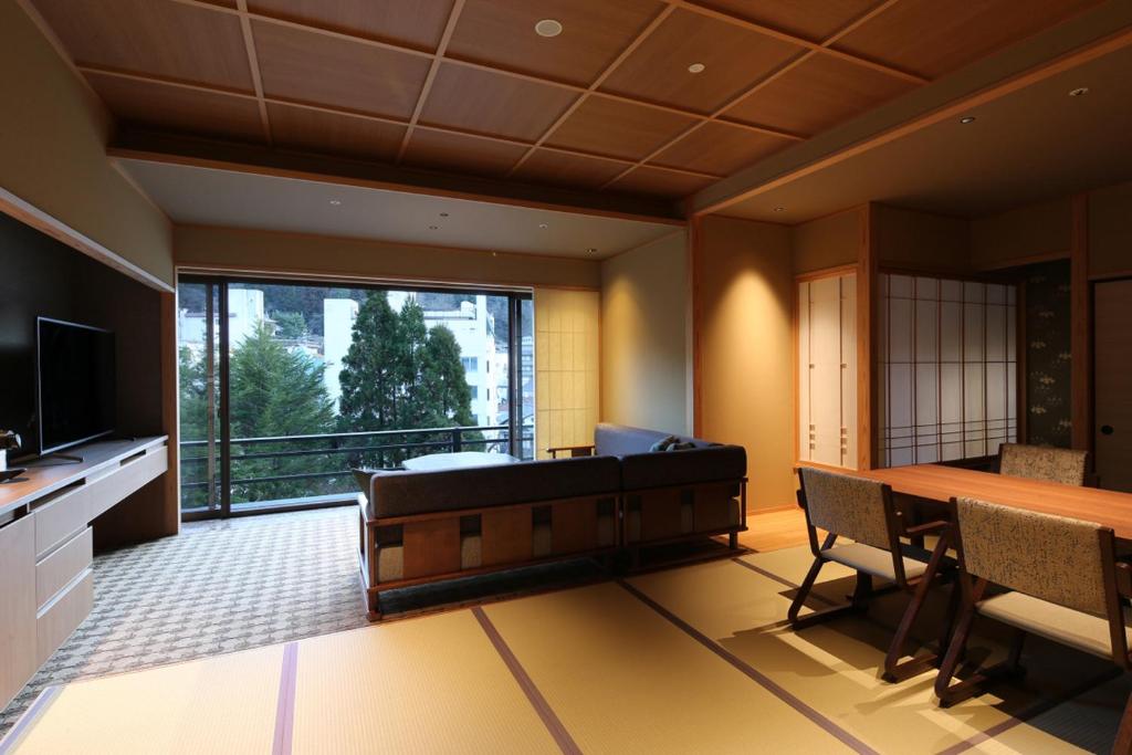 Nakanobo Zuien room with tatami area