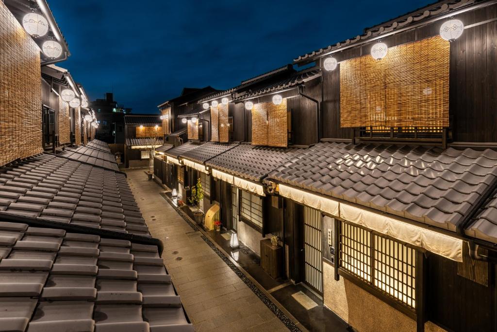 Nazuna Kyoto Tsubaki St. elegant kyoto street