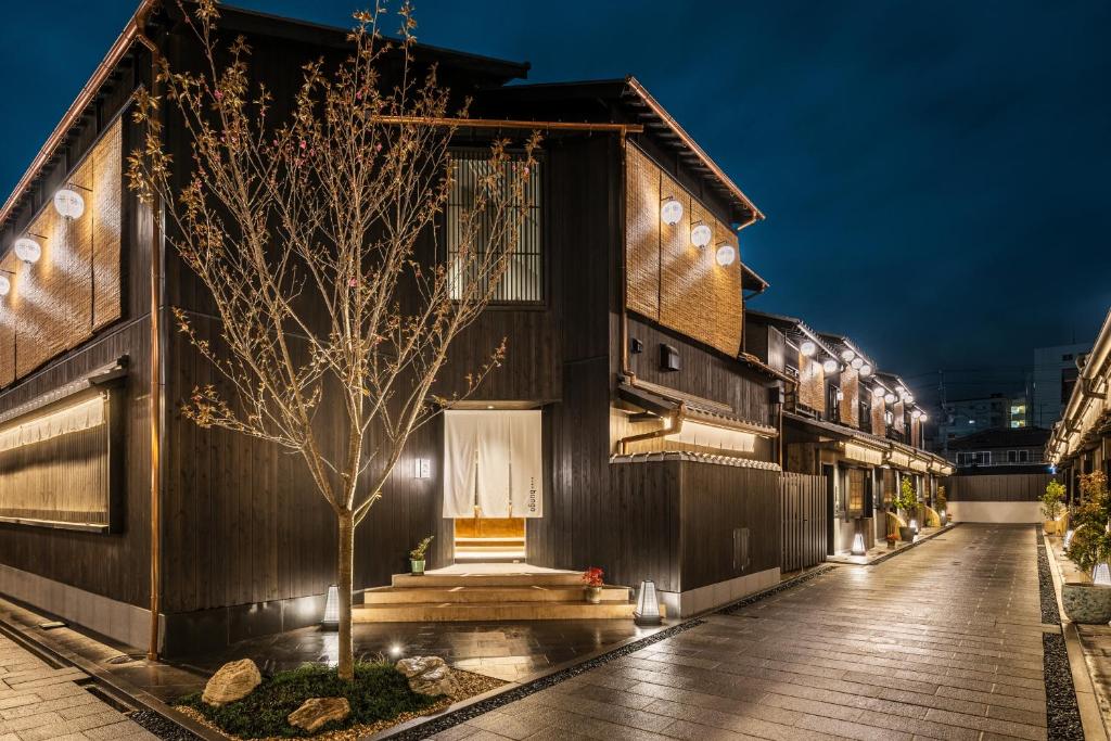 Nazuna Kyoto Tsubaki St. how the street looks like