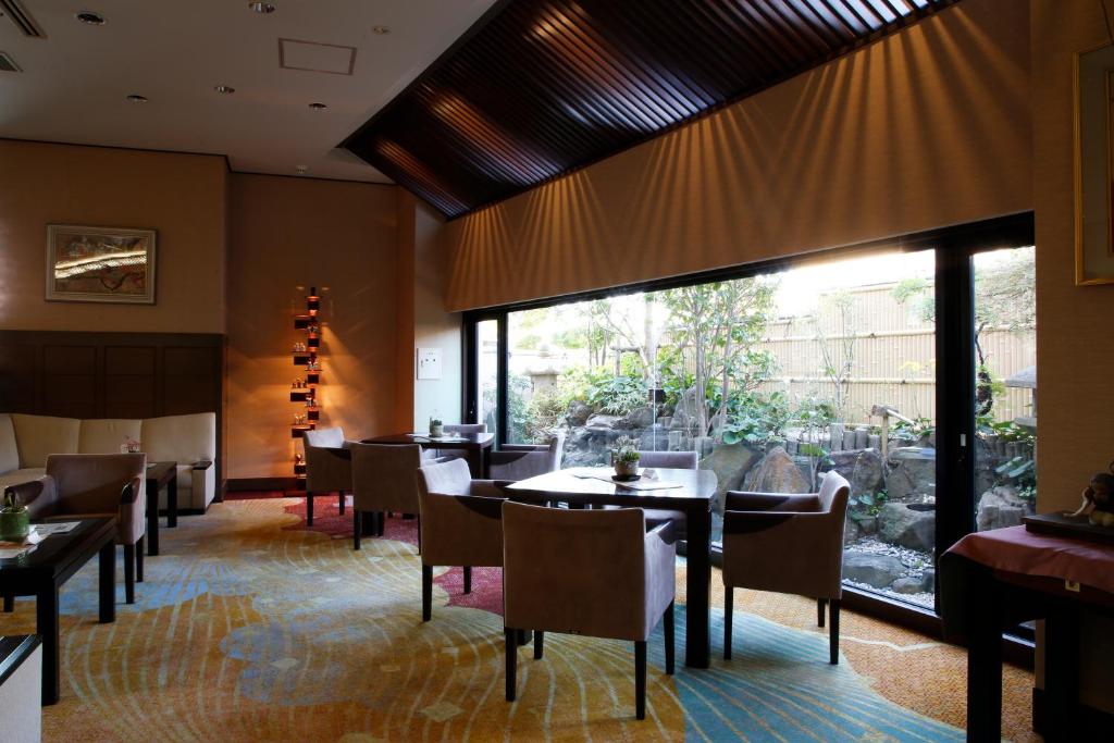 Ryokan Hanamusubi dining area with zen garden views