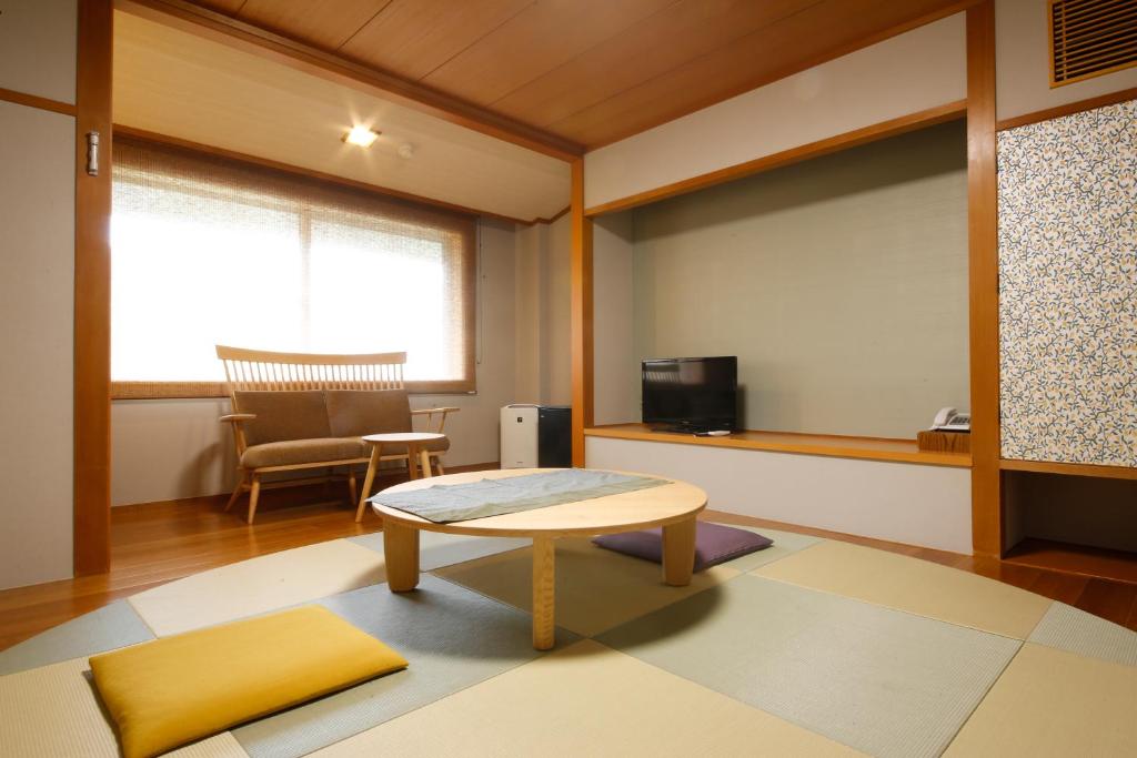 Ryokan Kotori japanese style room