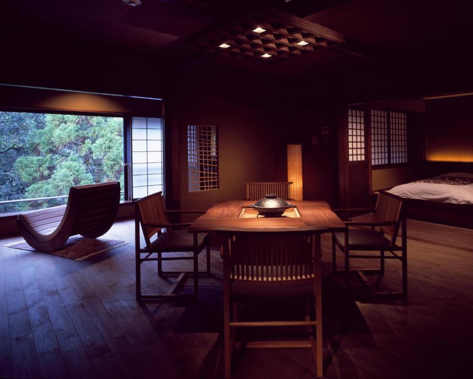 Ryokan Sumiya Kihoan modern seating area