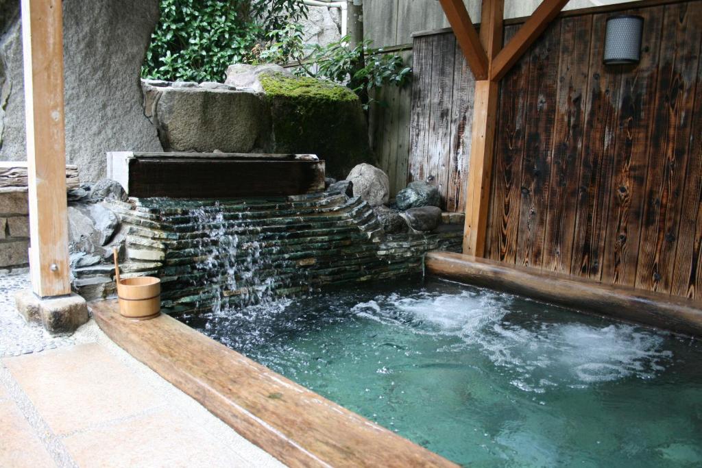 Ryokan Sumiya Kihoan open air public onsen