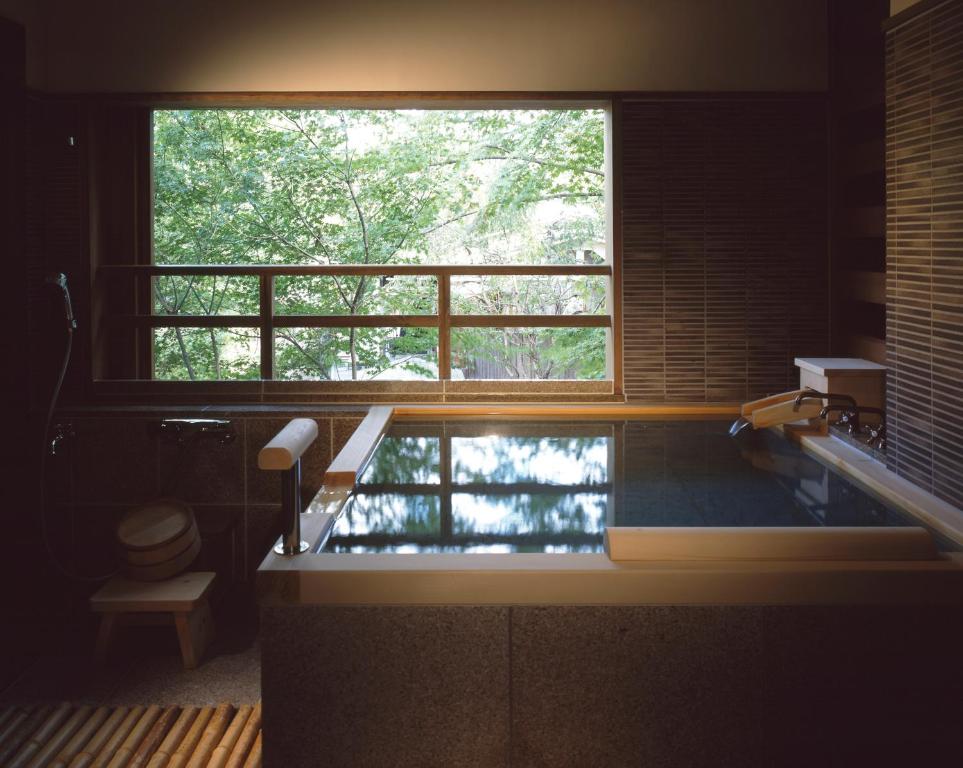 Ryokan Sumiya Kihoan semi open air bath