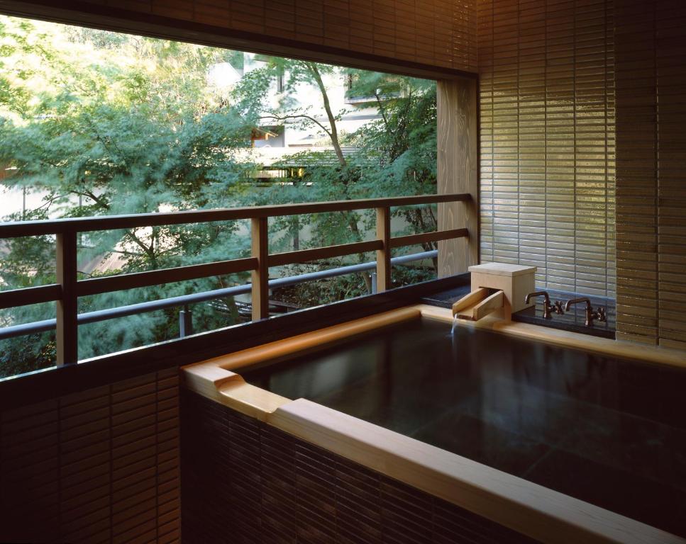 Ryokan Sumiya Kihoan semi open air onsen private room