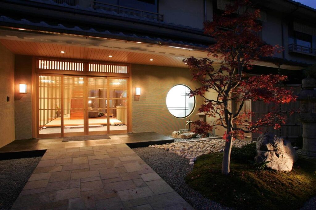 Ryotei Rangetsu entrance with zen garden