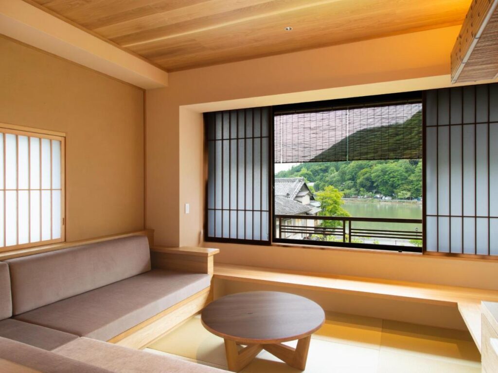 Ryotei Rangetsu room with views of the river