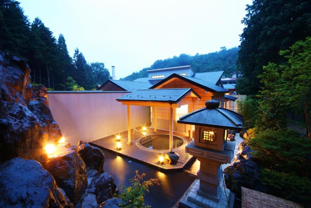 Syoenso Hozukawatei open air bath with japanese garden views