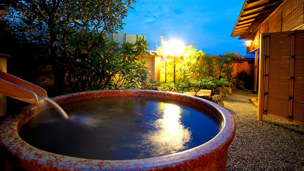 Togetsutei open air bath with garden