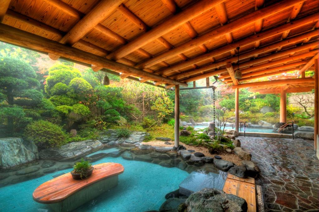 Yoshiike Ryokan open air onsen